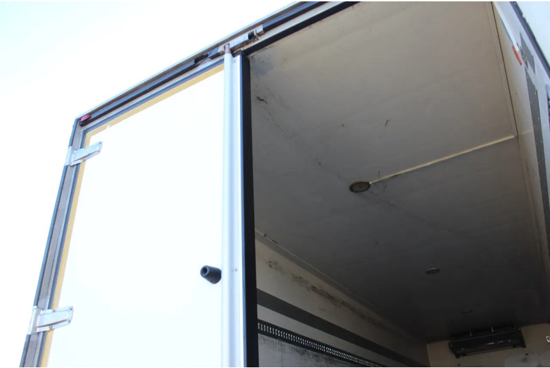 Camião frigorífico Renault Midlum 270 * EURO5 * 4X2 * CARRIER SUPRA 950 MT *: foto 9