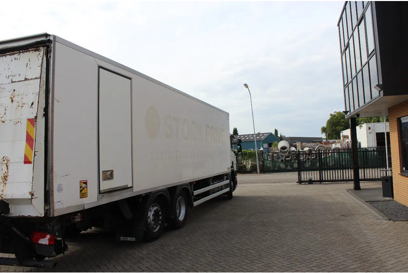 Scania P320 * EURO5 * 6X2 * CARRIER SUPRA 750 * MANUAL * - Camião frigorífico: foto 4 Scania P320 * EURO5 * 6X2 * CARRIER SUPRA 750 * MANUAL * - Camião frigorífico: foto 4