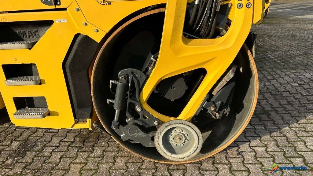 Bomag BW 206 AD-5 AM - Compactador de asfalto: foto 4 Bomag BW 206 AD-5 AM - Compactador de asfalto: foto 4