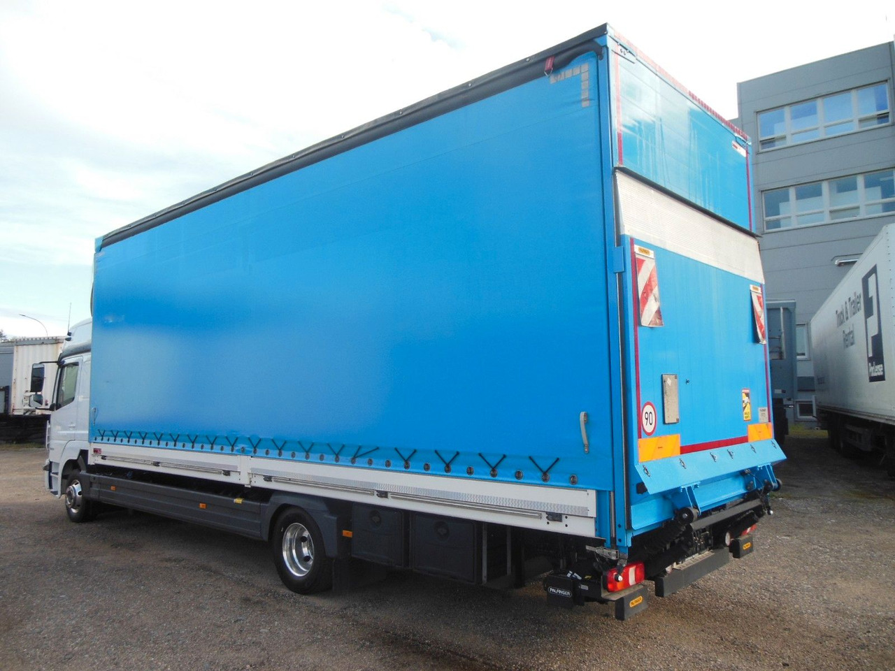 Mercedes-Benz 1223 ATEGO, GARANTI 12/2027, TOP, WIE NEUE!!! - Camião de lona: foto 4 Mercedes-Benz 1223 ATEGO, GARANTI 12/2027, TOP, WIE NEUE!!! - Camião de lona: foto 4