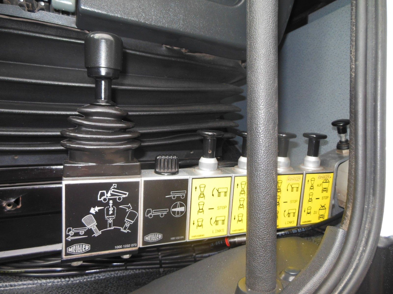 Locação financeira de Mercedes-Benz ACTROS 4144, 8X6, 3 PEDALE, MEILLER, BODRMATIC Mercedes-Benz ACTROS 4144, 8X6, 3 PEDALE, MEILLER, BODRMATIC: foto 19 Locação financeira de Mercedes-Benz ACTROS 4144, 8X6, 3 PEDALE, MEILLER, BODRMATIC Mercedes-Benz ACTROS 4144, 8X6, 3 PEDALE, MEILLER, BODRMATIC: foto 19