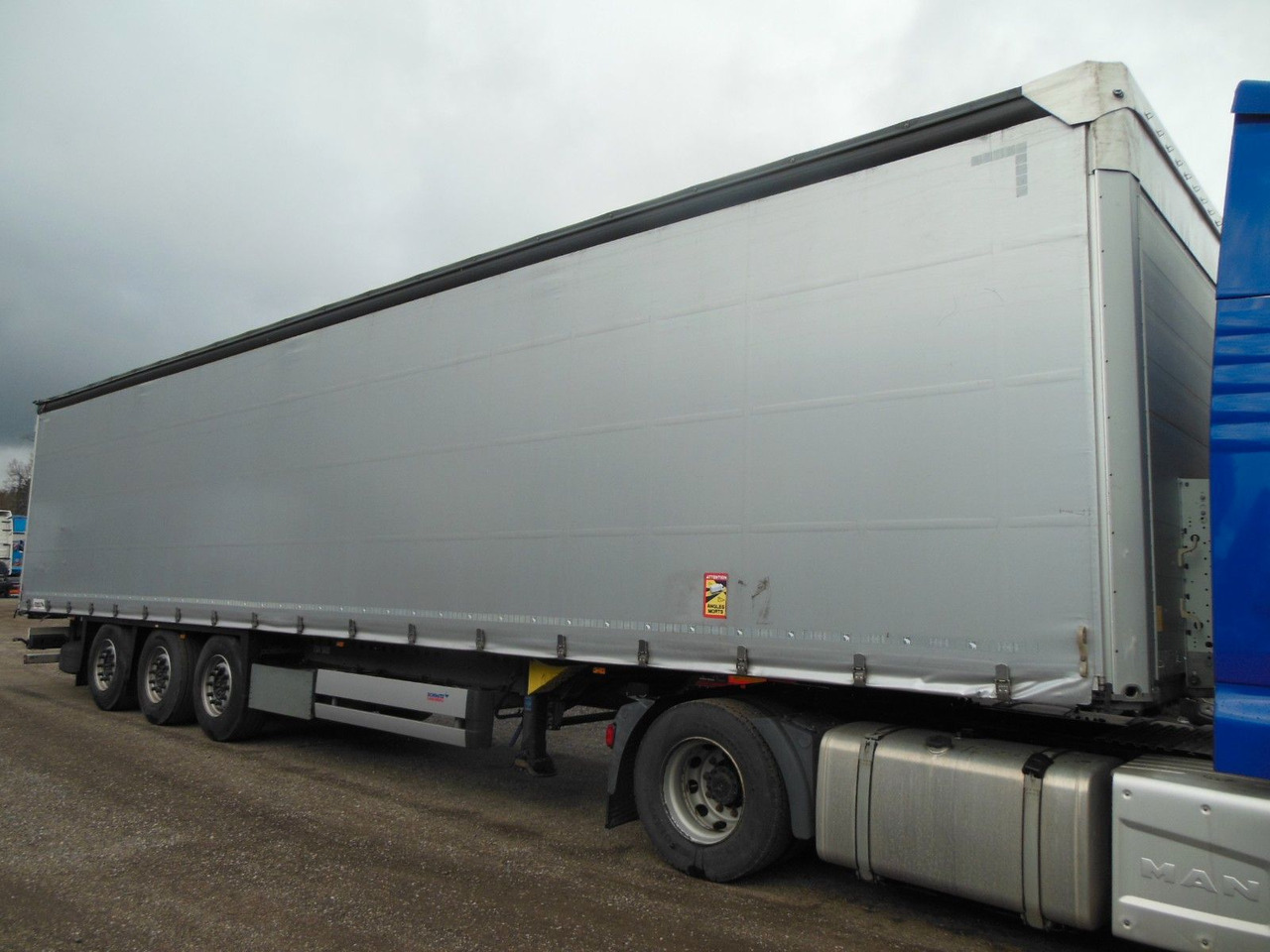 Schmitz Cargobull SCB, COIL MULDE 7200 MM, LIFT ACHSE - Semi-reboque de lona: foto 4 Schmitz Cargobull SCB, COIL MULDE 7200 MM, LIFT ACHSE - Semi-reboque de lona: foto 4