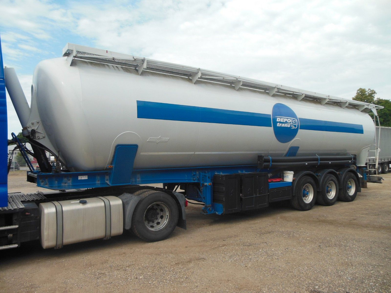 Spitzer SK 2460 CAL, 60.000 L - Semi-reboque silo: foto 1 Spitzer SK 2460 CAL, 60.000 L - Semi-reboque silo: foto 1