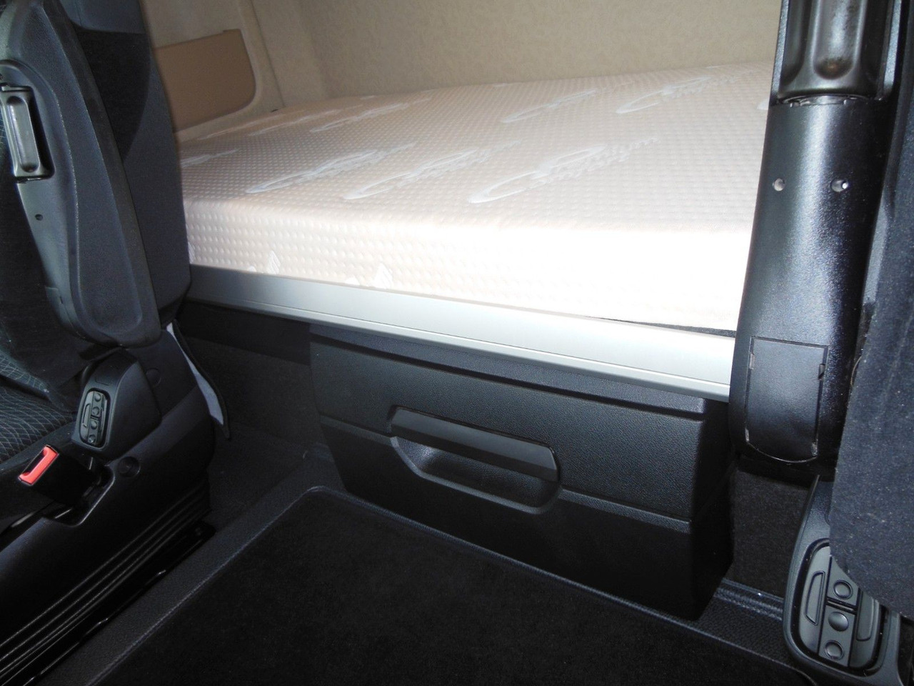 Locação financeira de Mercedes-Benz 3353 ACTROS, 6X4, TRK, SET 120 TON, WIE NEUE!E!! Mercedes-Benz 3353 ACTROS, 6X4, TRK, SET 120 TON, WIE NEUE!E!!: foto 24 Locação financeira de Mercedes-Benz 3353 ACTROS, 6X4, TRK, SET 120 TON, WIE NEUE!E!! Mercedes-Benz 3353 ACTROS, 6X4, TRK, SET 120 TON, WIE NEUE!E!!: foto 24