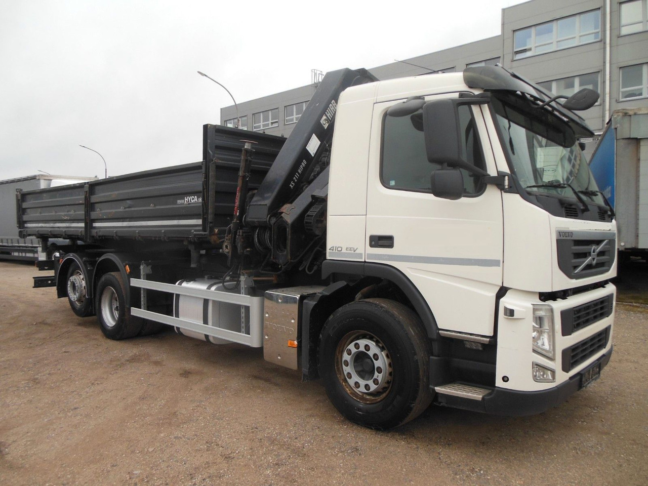 Volvo FM 410, 6X2, DREISEITEN KIPPER, HIAB XS 211 - Camião basculante, Camião grua: foto 2 Volvo FM 410, 6X2, DREISEITEN KIPPER, HIAB XS 211 - Camião basculante, Camião grua: foto 2