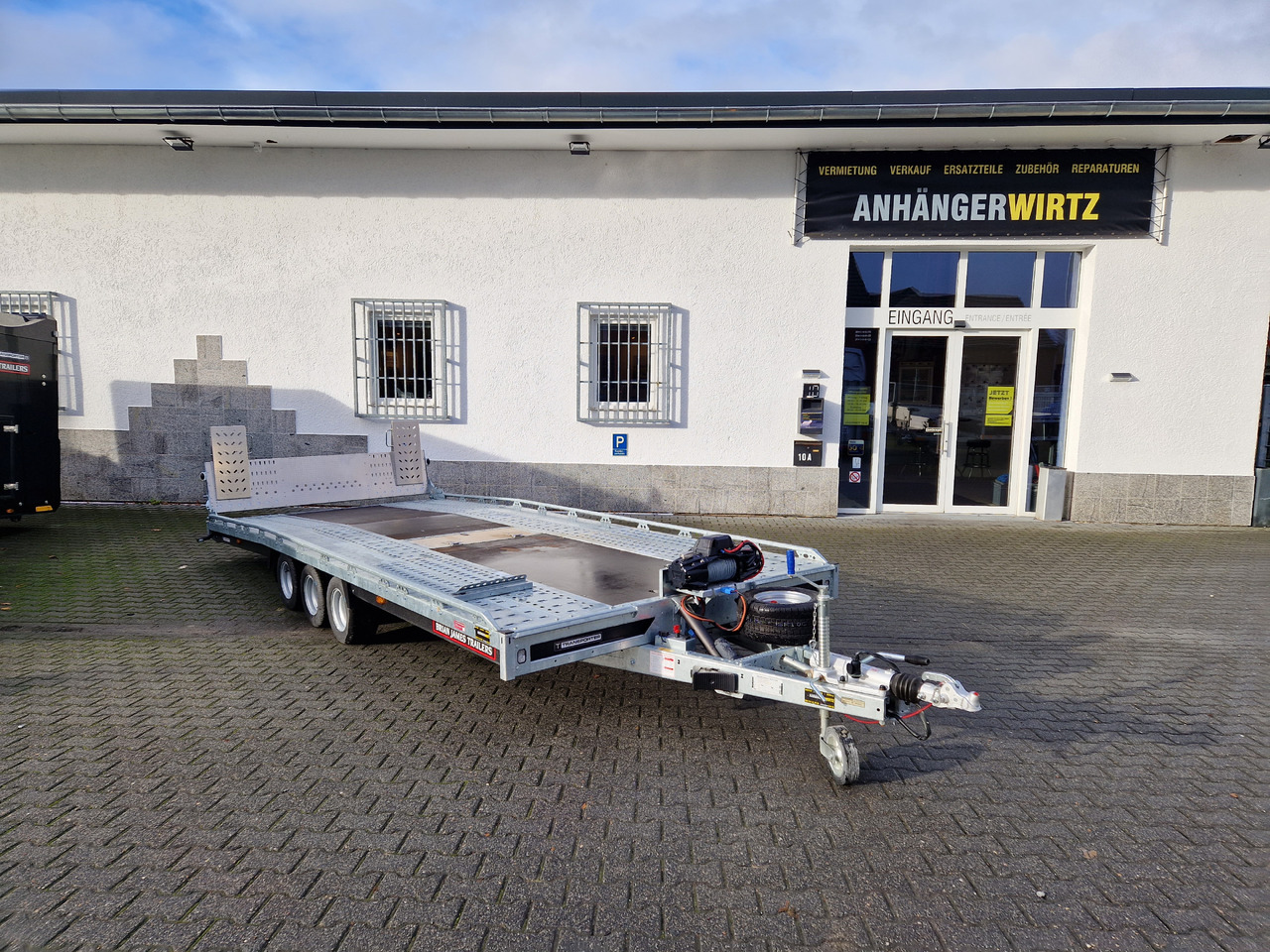 BJT T Transporter 231 550x224cm elektrisch ankippbar Komfort Paket Warn Winde LED 10" Tridem 3500kg - Reboque porta máquinas: foto 5 BJT T Transporter 231 550x224cm elektrisch ankippbar Komfort Paket Warn Winde LED 10" Tridem 3500kg - Reboque porta máquinas: foto 5