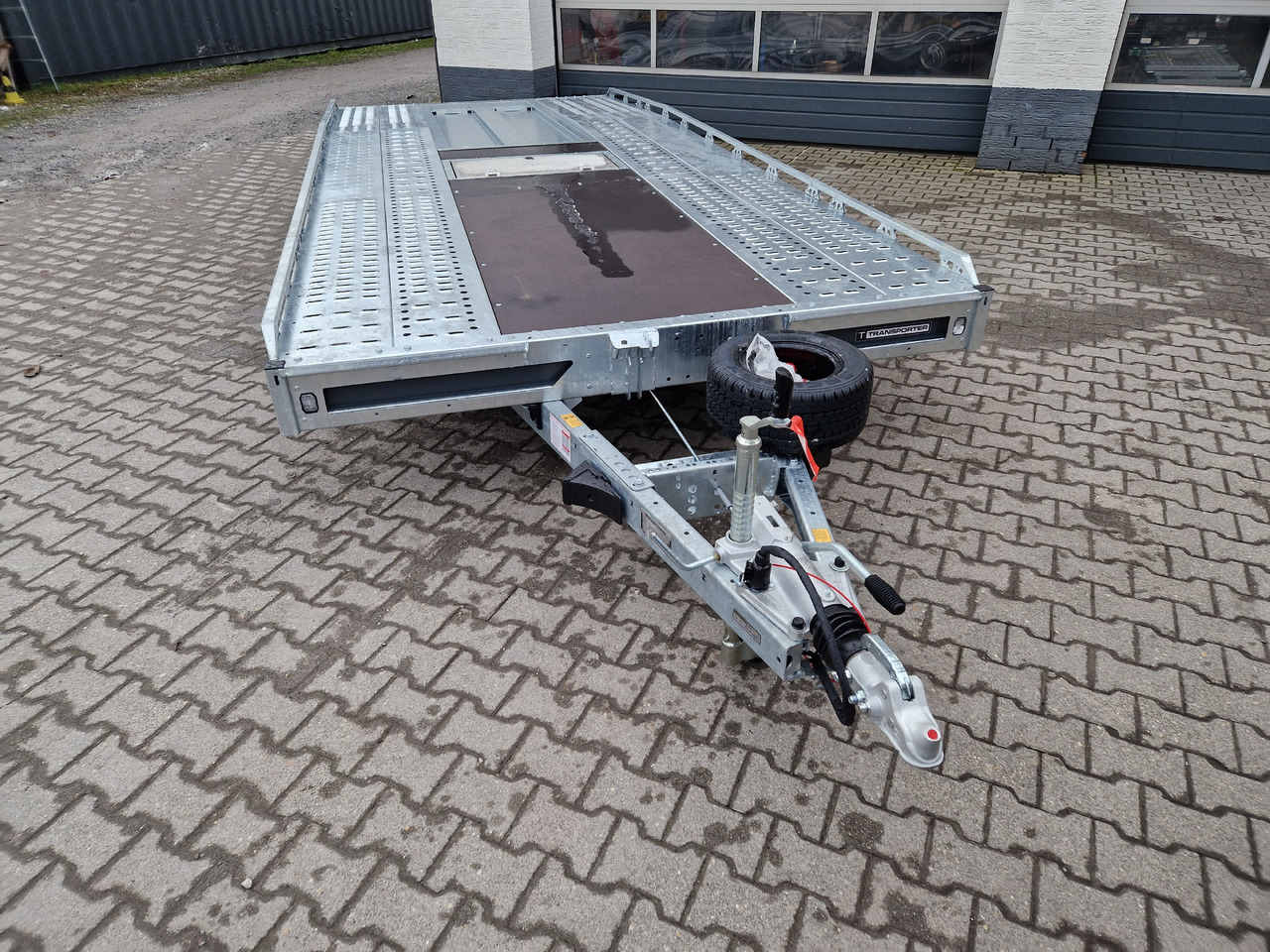 BJT T Transporter 231 550x224cm grau Tridem Alufelgen Auffahrrampen 180cm (XXL) 3500kg Aktion - Reboque porta máquinas: foto 2 BJT T Transporter 231 550x224cm grau Tridem Alufelgen Auffahrrampen 180cm (XXL) 3500kg Aktion - Reboque porta máquinas: foto 2