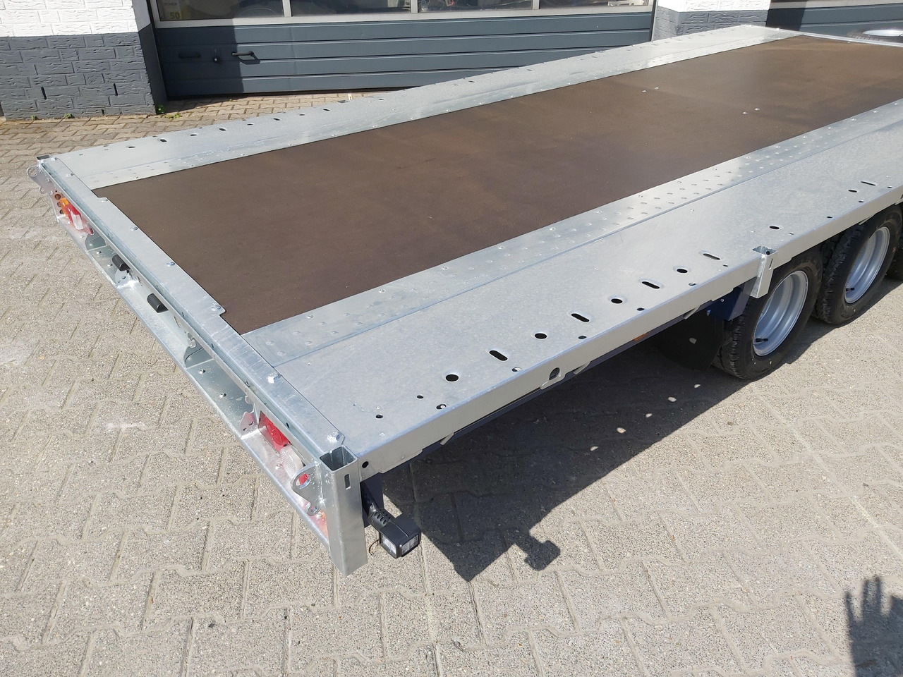 Brian James Trailer CarGO Connect 450x210cm Tridem 10" 3500kg Modell 22 - Reboque plataforma/ Caixa aberta: foto 4 Brian James Trailer CarGO Connect 450x210cm Tridem 10" 3500kg Modell 22 - Reboque plataforma/ Caixa aberta: foto 4
