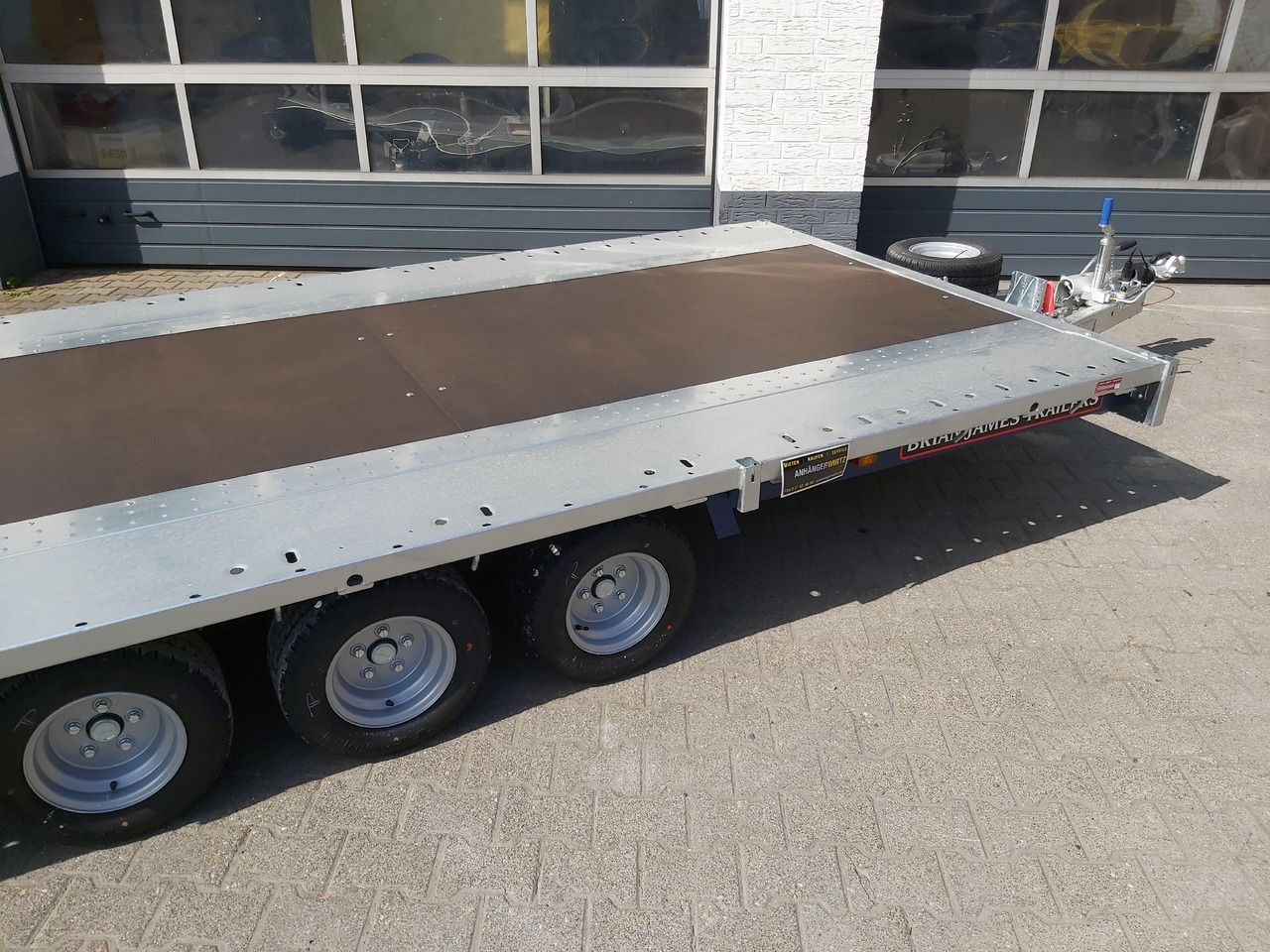 Brian James Trailer CarGO Connect 450x210cm Tridem 10" 3500kg Modell 22 - Reboque plataforma/ Caixa aberta: foto 5 Brian James Trailer CarGO Connect 450x210cm Tridem 10" 3500kg Modell 22 - Reboque plataforma/ Caixa aberta: foto 5