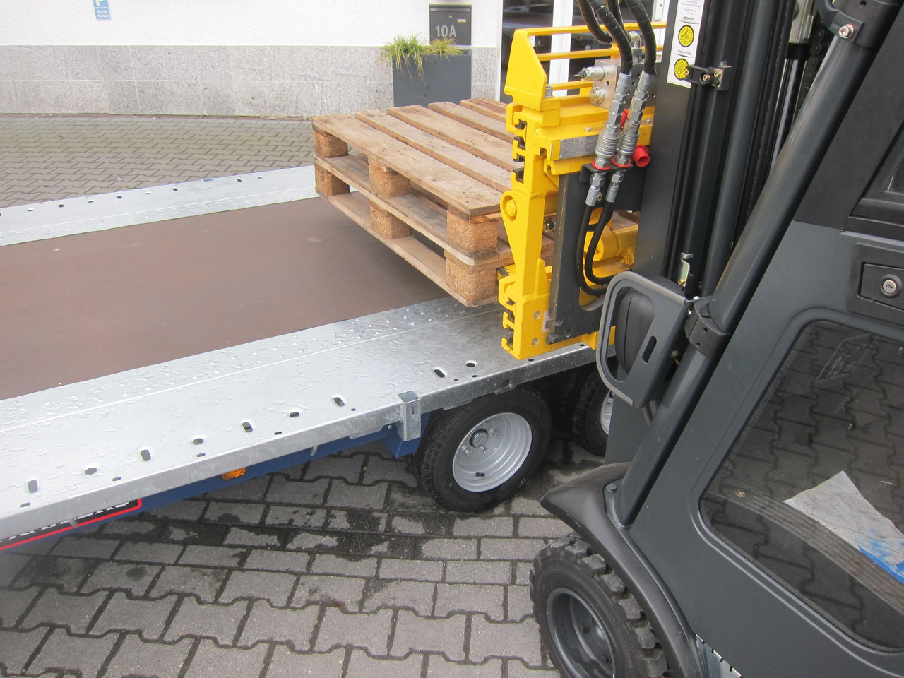 Brian James Trailer CarGO Connect 500x225cm Plateau Tridem 10" 3500kg 22 - Reboque plataforma/ Caixa aberta: foto 3 Brian James Trailer CarGO Connect 500x225cm Plateau Tridem 10" 3500kg 22 - Reboque plataforma/ Caixa aberta: foto 3