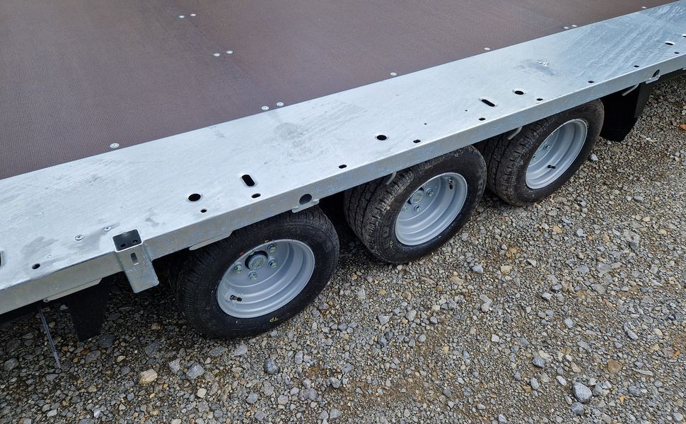 Brian James Trailer Connect 500x210cm black plateau Tridem 10" 3500kg - Reboque plataforma/ Caixa aberta: foto 1 Brian James Trailer Connect 500x210cm black plateau Tridem 10" 3500kg - Reboque plataforma/ Caixa aberta: foto 1