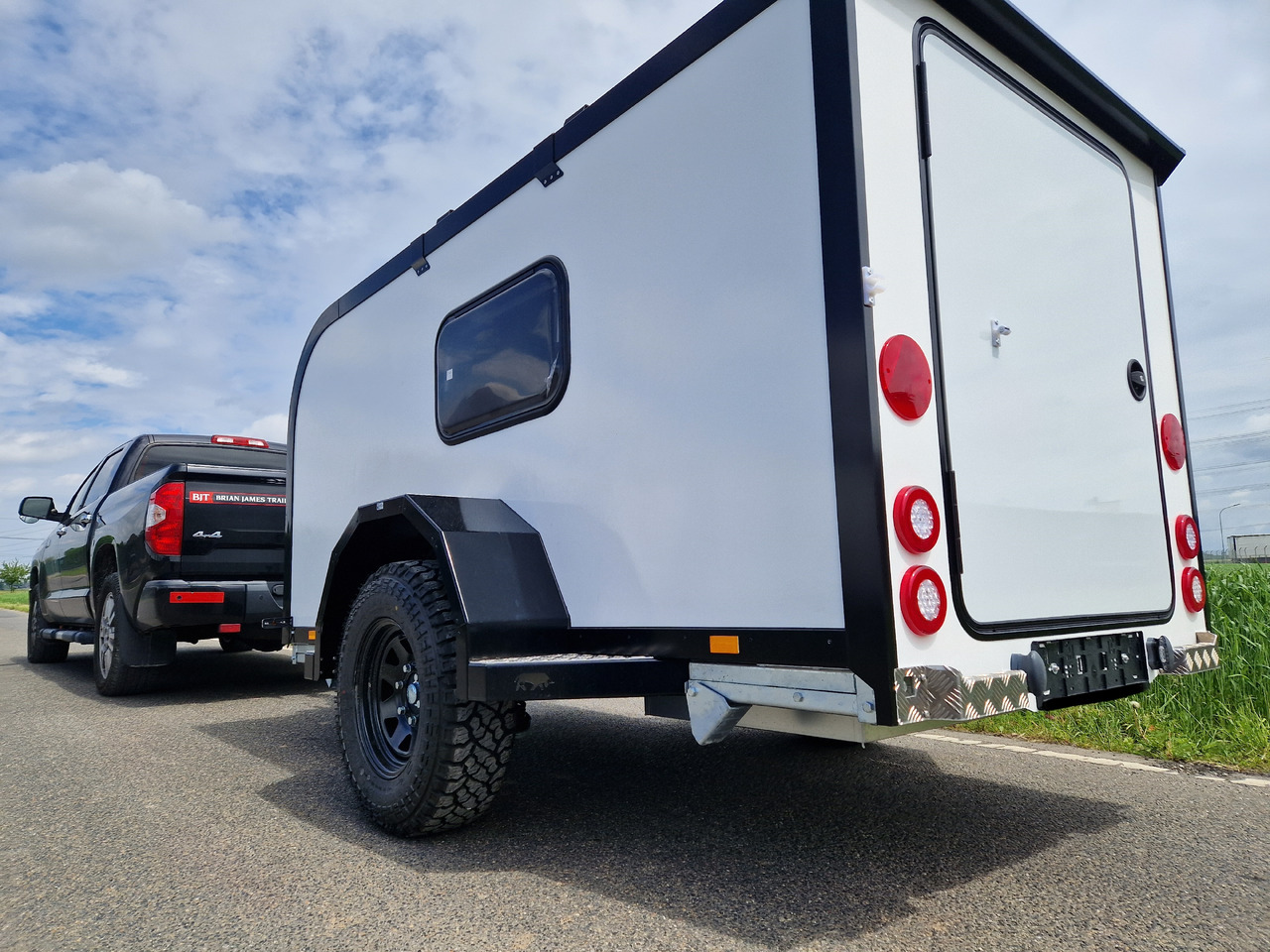 Cargo Base Camp offroad M 290x148x128cm Solar Akku 12 Volt Reeling 1350kg 100km/H - Caravana: foto 3 Cargo Base Camp offroad M 290x148x128cm Solar Akku 12 Volt Reeling 1350kg 100km/H - Caravana: foto 3
