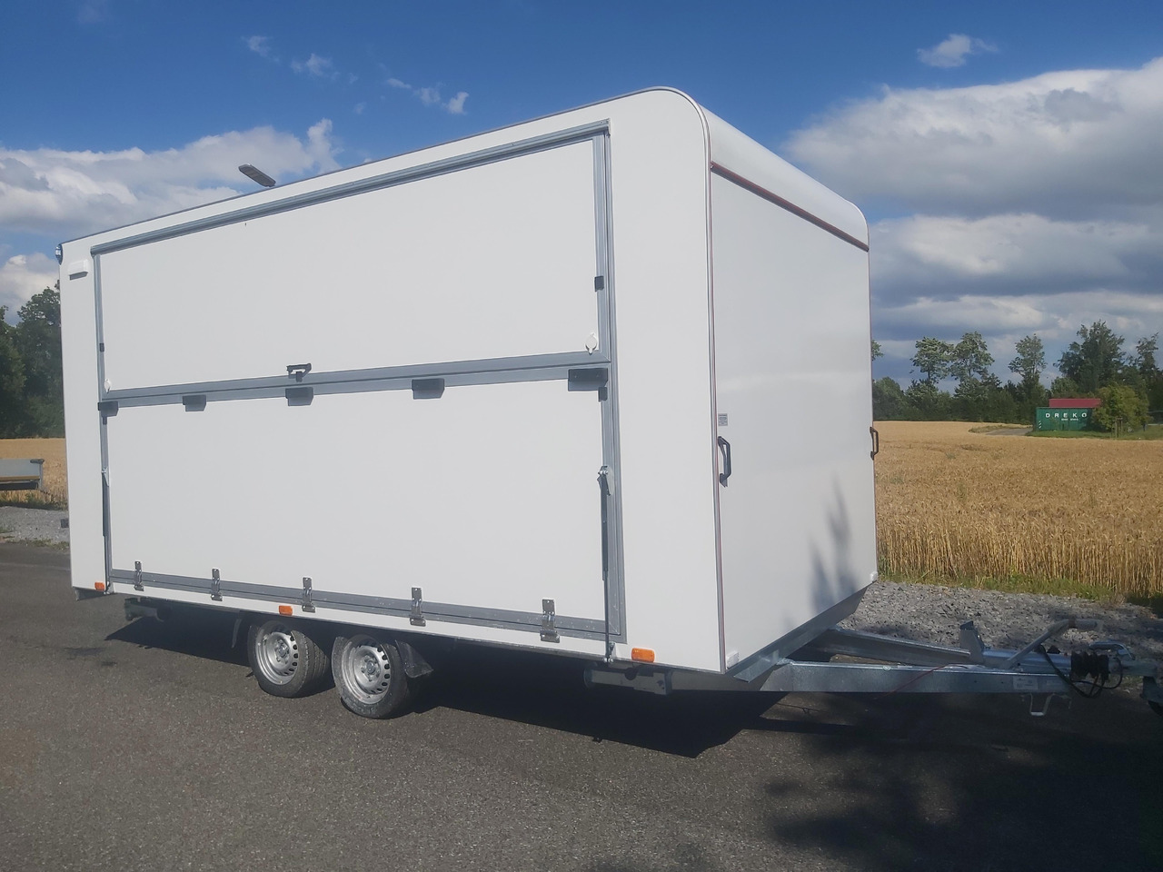 Event Trailer Koffer TWSP M 470T.01 470x220x217cm Seitenklappe IL 2700kg 100km/H - Roulote bar: foto 1 Event Trailer Koffer TWSP M 470T.01 470x220x217cm Seitenklappe IL 2700kg 100km/H - Roulote bar: foto 1