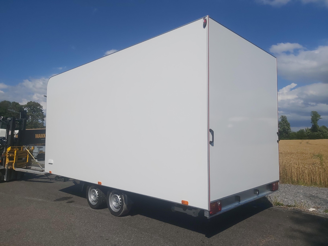 Event Trailer Koffer TWSP M 470T.01 470x220x217cm Seitenklappe IL 2700kg 100km/H - Roulote bar: foto 3 Event Trailer Koffer TWSP M 470T.01 470x220x217cm Seitenklappe IL 2700kg 100km/H - Roulote bar: foto 3