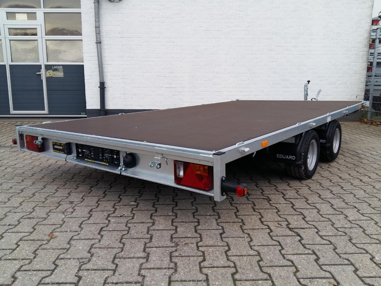 Hochlader 406x220cm flach niedrig Fahrgestell 10" LFH 56cm (XL+) 3000kg - Reboque plataforma/ Caixa aberta: foto 4 Hochlader 406x220cm flach niedrig Fahrgestell 10" LFH 56cm (XL+) 3000kg - Reboque plataforma/ Caixa aberta: foto 4