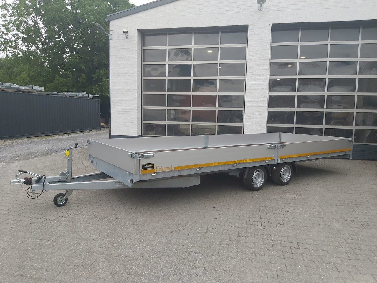 Hochlader 556x200x30cm 13" niedrig Fahrwerk 3500kg Abverkauf Aktion - Reboque plataforma/ Caixa aberta: foto 1 Hochlader 556x200x30cm 13" niedrig Fahrwerk 3500kg Abverkauf Aktion - Reboque plataforma/ Caixa aberta: foto 1