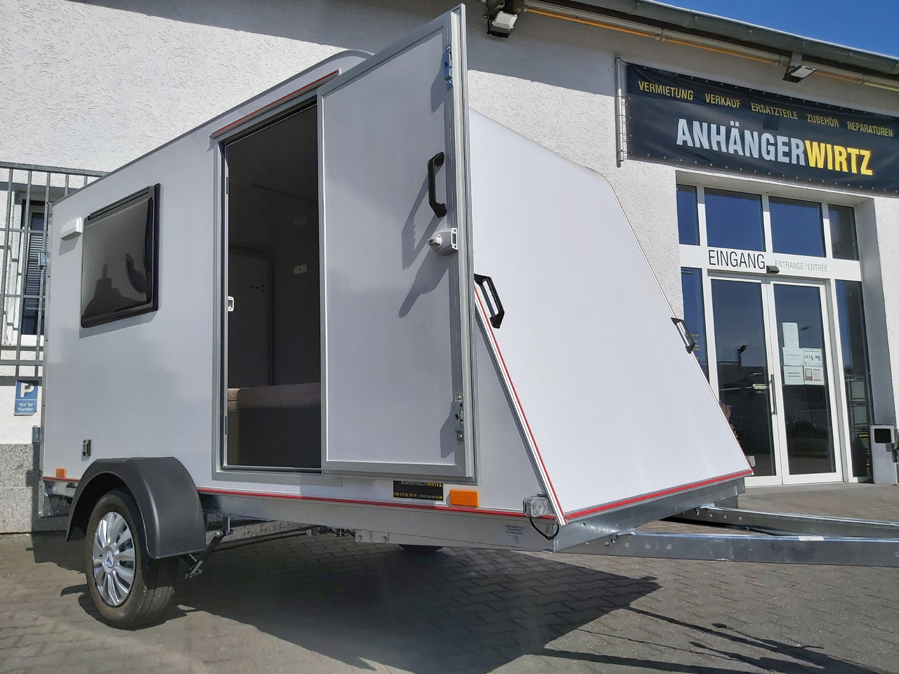 Kargo Camp TFS S Midi 320x150x150cm aero LUX Bett Fenster Seitentür Dachluke Strom 750kg Bremse 2024 - Caravana: foto 2 Kargo Camp TFS S Midi 320x150x150cm aero LUX Bett Fenster Seitentür Dachluke Strom 750kg Bremse 2024 - Caravana: foto 2