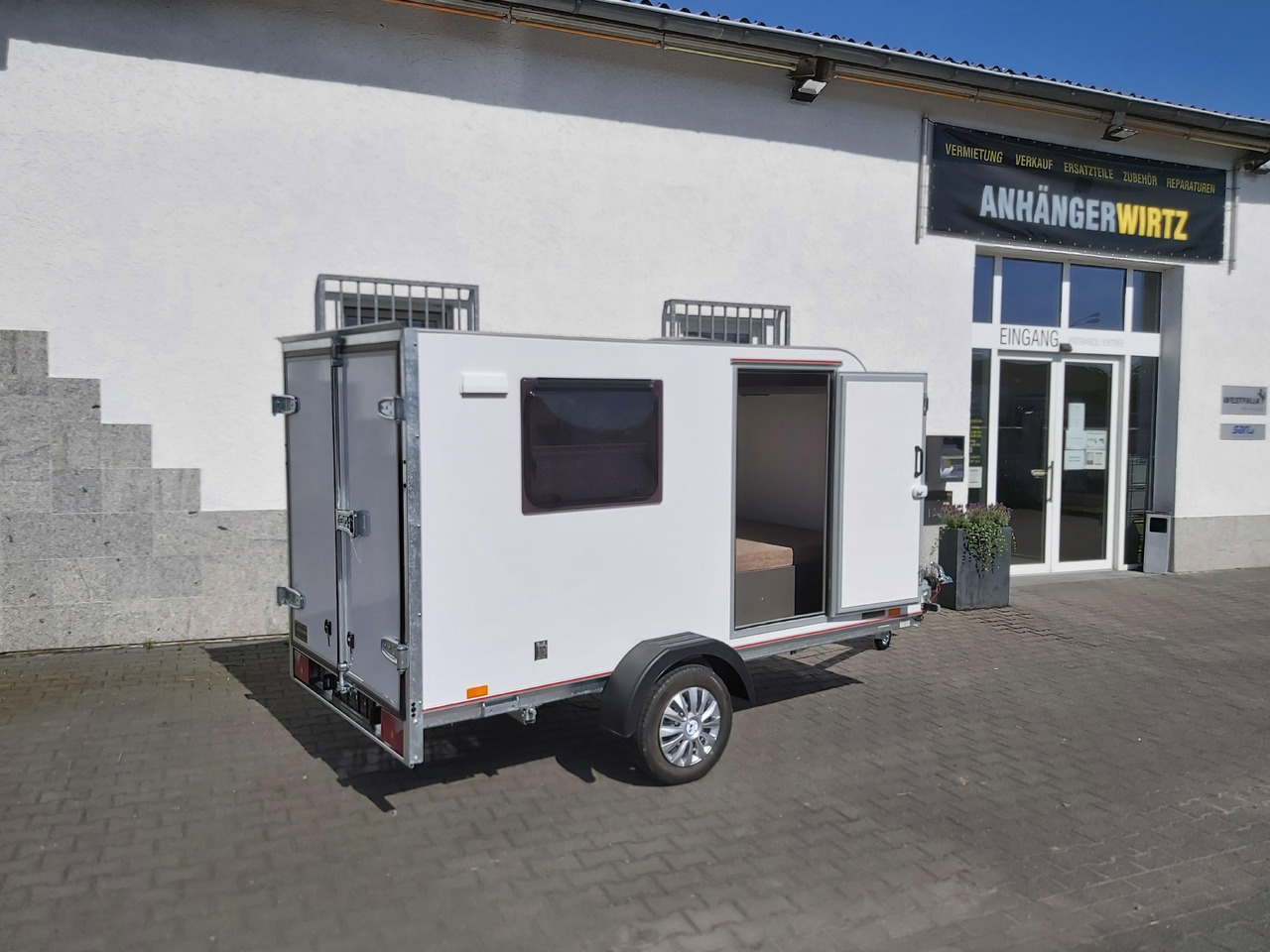 Kargo Camp TFS S Midi 320x150x150cm aero LUX Bett Fenster Seitentür Dachluke Strom 750kg Bremse 2024 - Caravana: foto 3 Kargo Camp TFS S Midi 320x150x150cm aero LUX Bett Fenster Seitentür Dachluke Strom 750kg Bremse 2024 - Caravana: foto 3