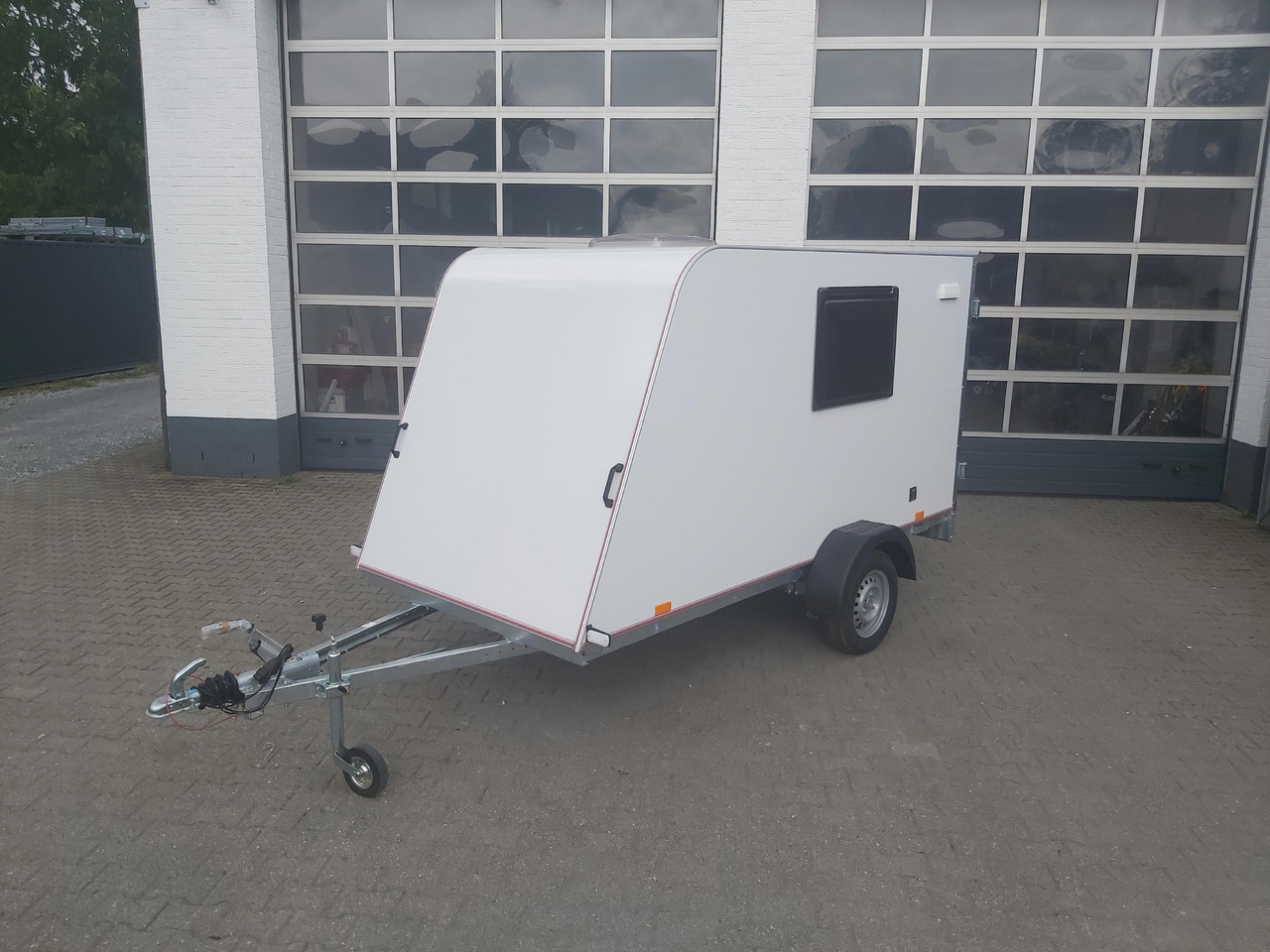 Kargo Camp TFS S Midi 320x150x150cm aero Seitentür Fenster Strom 230V (S) 750kg gebremst Modell 22 - Caravana: foto 5 Kargo Camp TFS S Midi 320x150x150cm aero Seitentür Fenster Strom 230V (S) 750kg gebremst Modell 22 - Caravana: foto 5