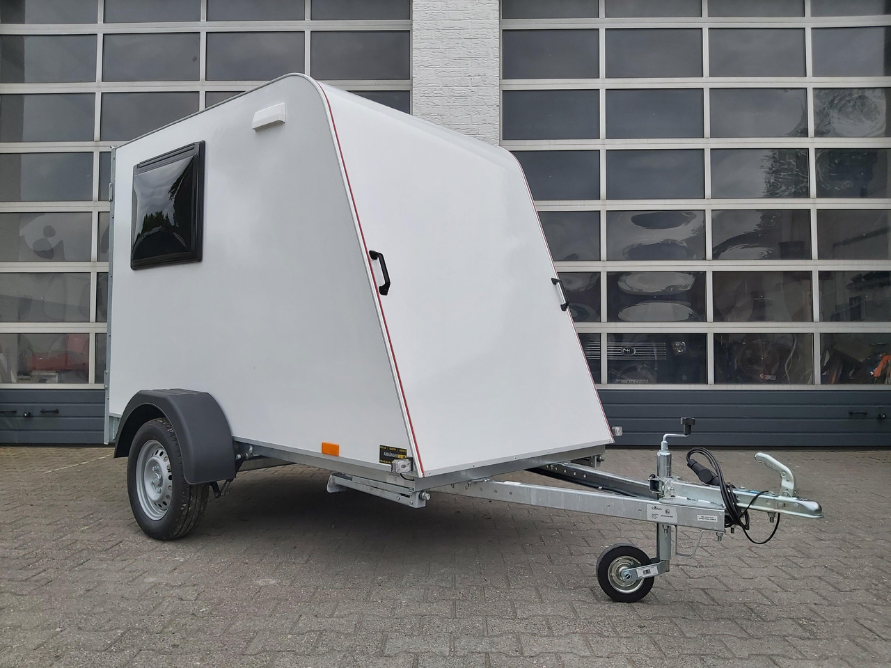 Kargo Camp TFS S Mini 250x125x150cm aero Reling 2 Fenster Dachluke (S) 750kg Abverkauf - Caravana: foto 1 Kargo Camp TFS S Mini 250x125x150cm aero Reling 2 Fenster Dachluke (S) 750kg Abverkauf - Caravana: foto 1