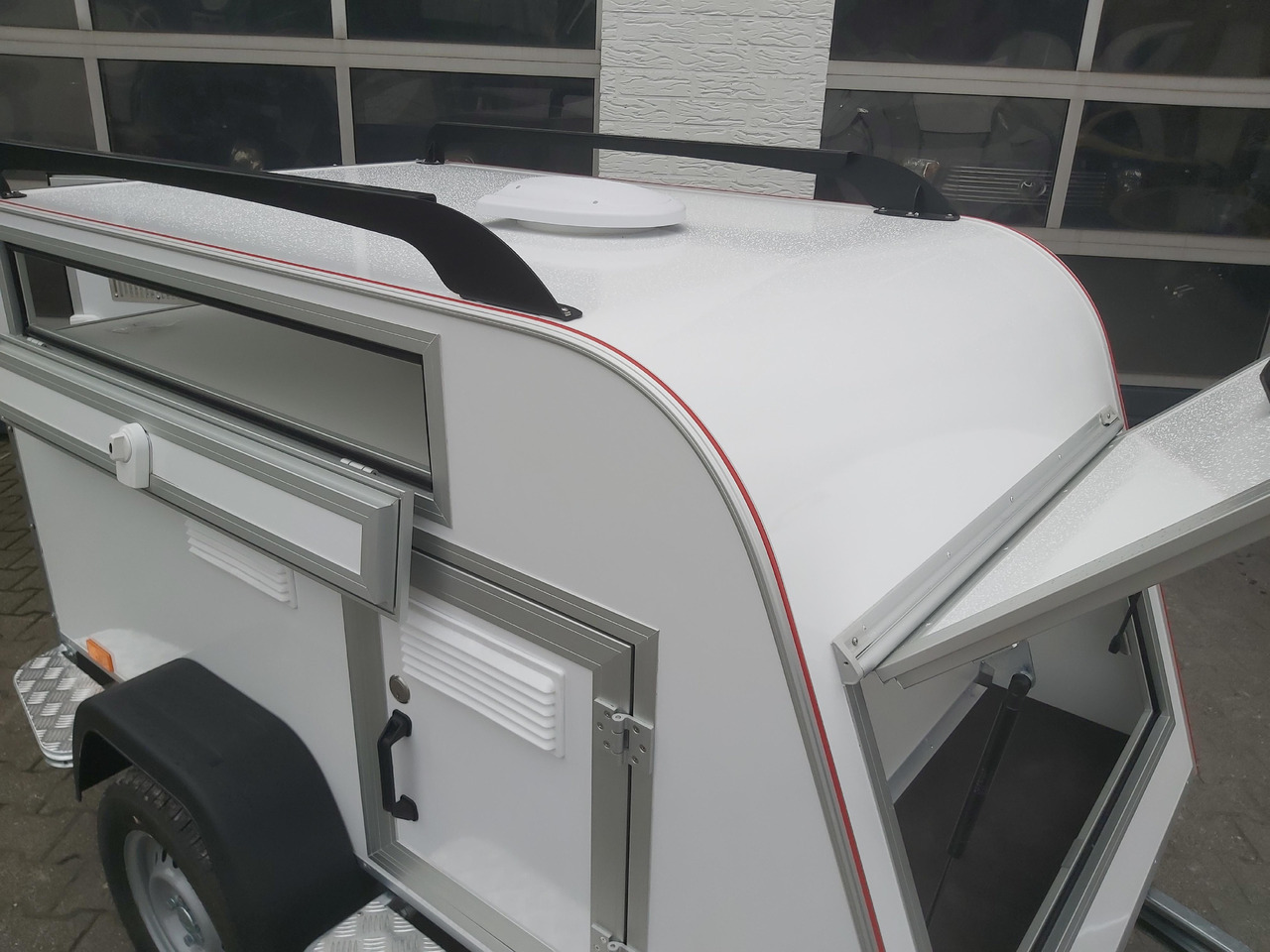 Reboque para cavalos Koffer HundeTransport Anhänger TOM DOG 3 S 3 Boxen Staufach Lüfter Gepäckraum 750kg 100km/H Aktion: foto 9