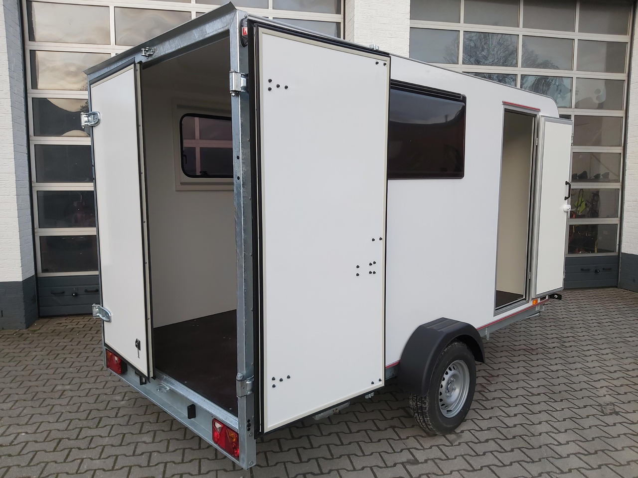 Koffer Sport Camp TFS 360.00 360x180x190cm aero Seitentür 2 Fenster+ DL IL 230V 1300kg 100km/H - Caravana: foto 4 Koffer Sport Camp TFS 360.00 360x180x190cm aero Seitentür 2 Fenster+ DL IL 230V 1300kg 100km/H - Caravana: foto 4