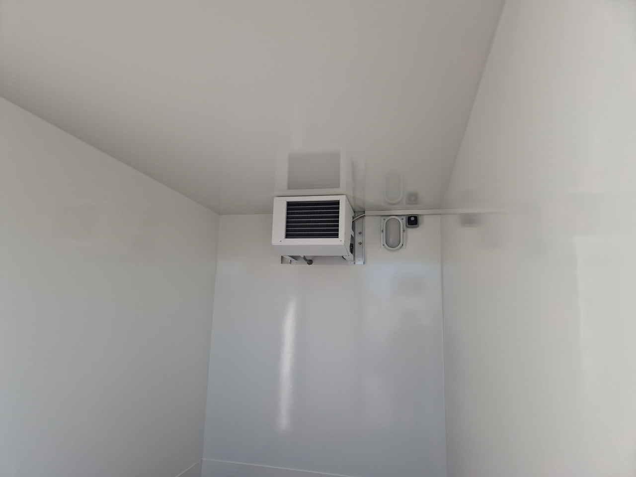 Kühlanhänger AZKF 1525/145 C 243x144x180cm Cibin 1500kg - Reboque frigorífico: foto 2 Kühlanhänger AZKF 1525/145 C 243x144x180cm Cibin 1500kg - Reboque frigorífico: foto 2