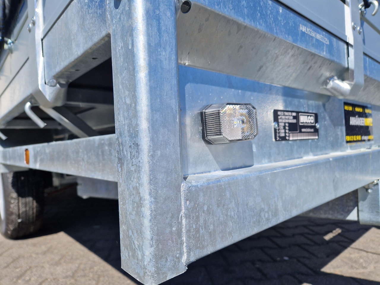 MEDAX - 3 3500 502x223x30cm Tridem 12" niedrig Fahrwerk (XXL) 3500kg - Reboque plataforma/ Caixa aberta: foto 5 MEDAX - 3 3500 502x223x30cm Tridem 12" niedrig Fahrwerk (XXL) 3500kg - Reboque plataforma/ Caixa aberta: foto 5