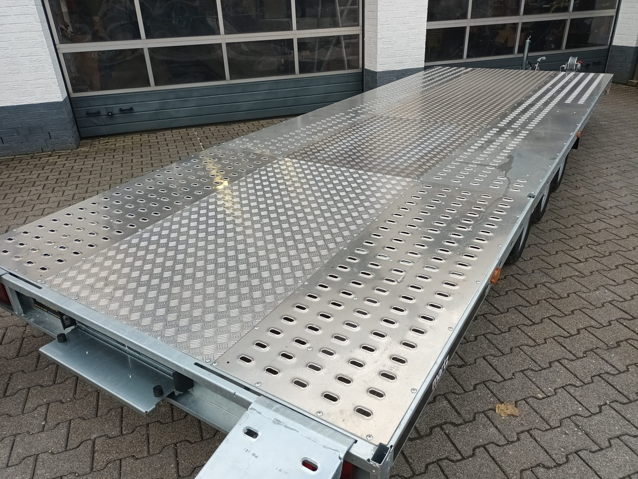Martz GT UNIDECK PLUS 600/3 S 615x205cm Lohr Stahl & Aluboden Tridem 13" 3500kg - Reboque plataforma/ Caixa aberta: foto 3 Martz GT UNIDECK PLUS 600/3 S 615x205cm Lohr Stahl & Aluboden Tridem 13" 3500kg - Reboque plataforma/ Caixa aberta: foto 3