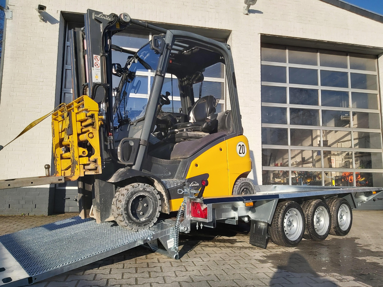 Martz Maschinentransporter BUILDER XL Bau-3 3500/3 400x180x30cm Auffahrklappe Tridem (XL) 3500kg - Reboque porta máquinas: foto 1 Martz Maschinentransporter BUILDER XL Bau-3 3500/3 400x180x30cm Auffahrklappe Tridem (XL) 3500kg - Reboque porta máquinas: foto 1