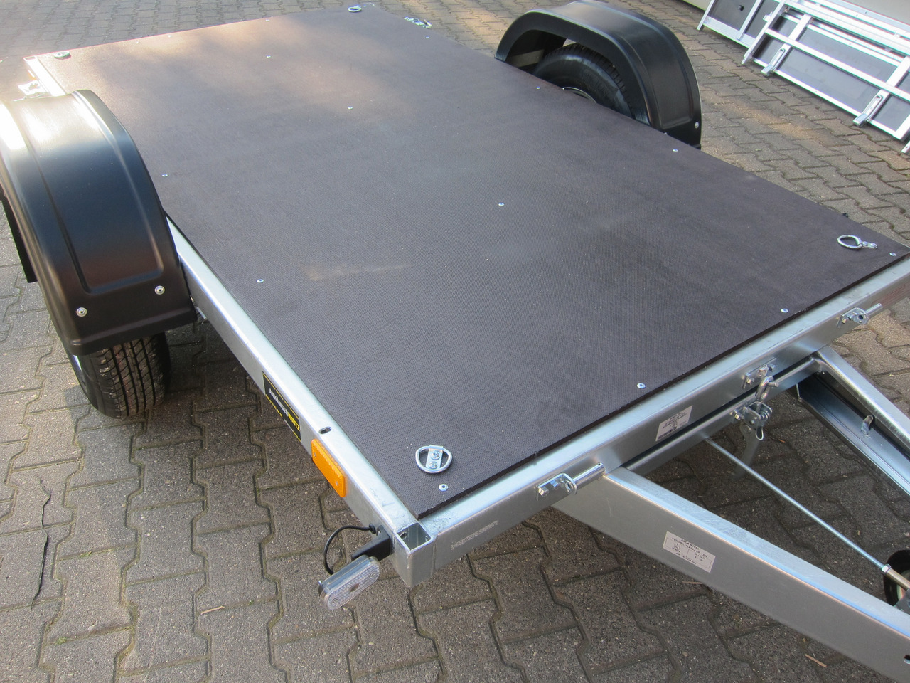 PKW Anhänger Trailwood 236 LUX ankippbar 236x129x37cm (S) 1600kg Januar Aktion - Reboque para carros: foto 4 PKW Anhänger Trailwood 236 LUX ankippbar 236x129x37cm (S) 1600kg Januar Aktion - Reboque para carros: foto 4