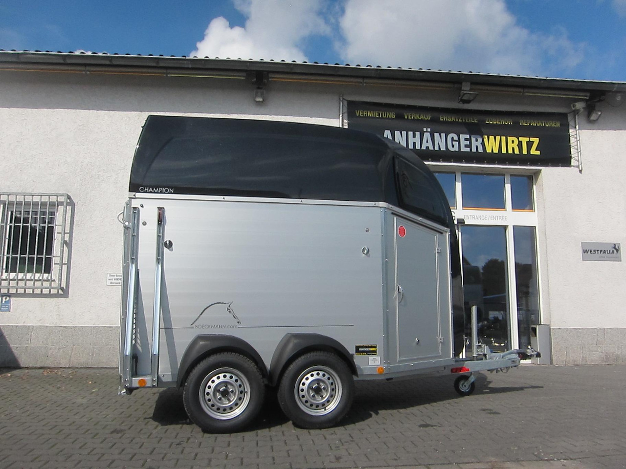 Pferdeanhänger Böckmann Champion R Sattelkammer blackline 2400kg CFF+ 100 km/H Modell 25 - Reboque para cavalos: foto 4 Pferdeanhänger Böckmann Champion R Sattelkammer blackline 2400kg CFF+ 100 km/H Modell 25 - Reboque para cavalos: foto 4