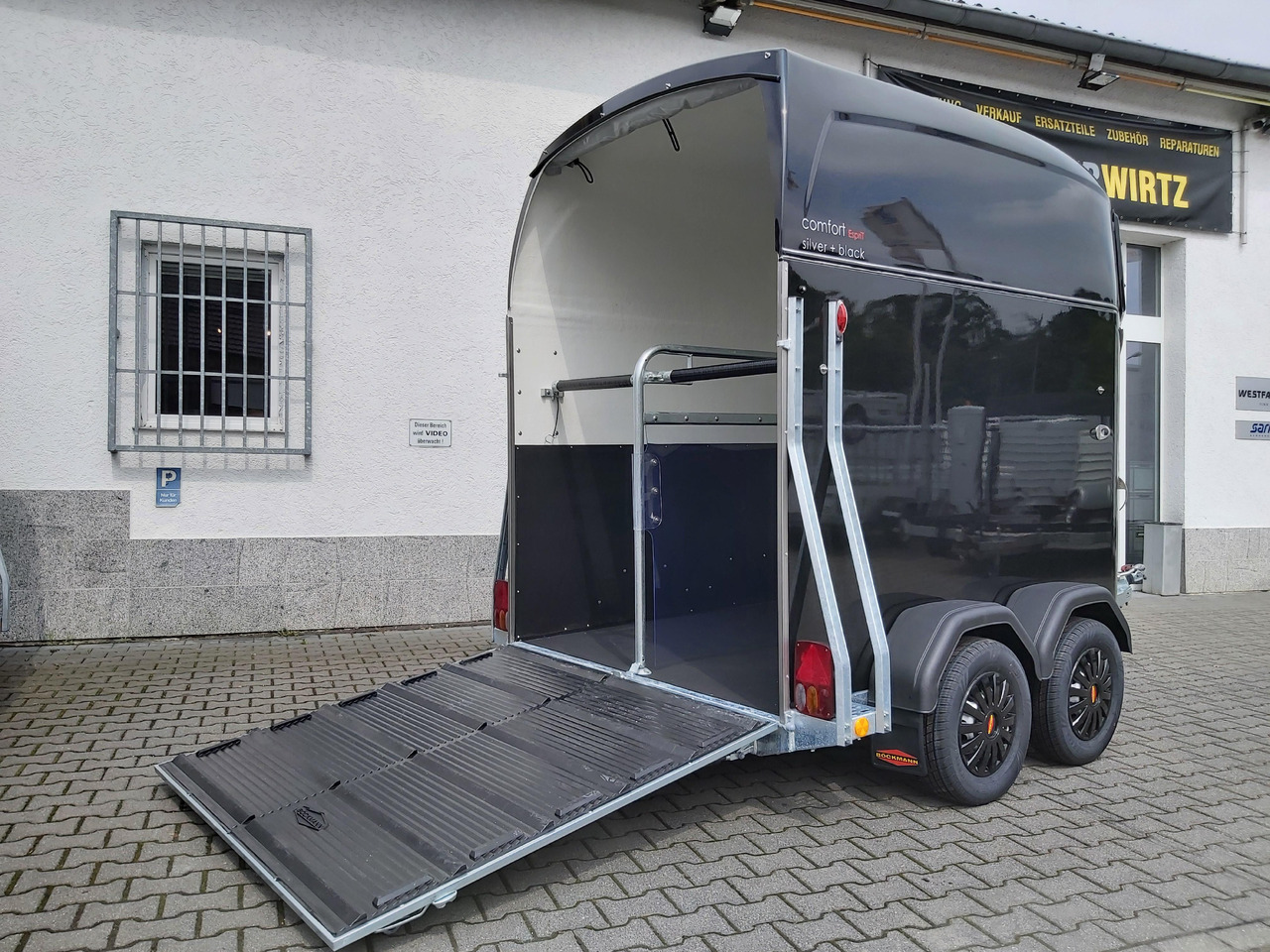 Reboque para cavalos Pferdeanhänger Böckmann Comfort Esprit black Set Sattelkammer Trittschutz 100km/H 2400kg Modell 2024: foto 10