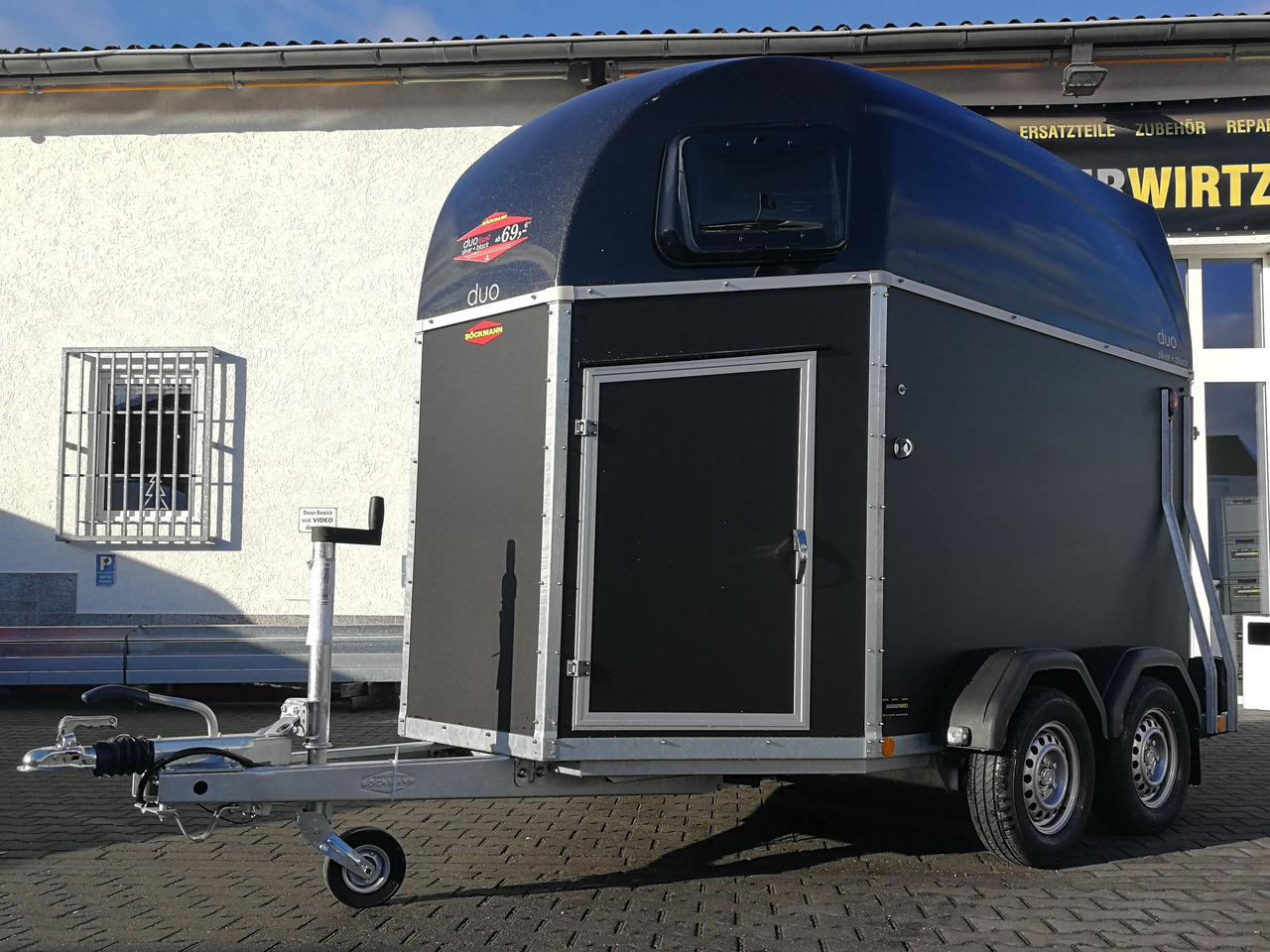 Pferdeanhänger Böckmann DUO Esprit silver black Sattelkammer Aluboden Trittschutz 2400kg 100 km/H - Reboque para cavalos: foto 1 Pferdeanhänger Böckmann DUO Esprit silver black Sattelkammer Aluboden Trittschutz 2400kg 100 km/H - Reboque para cavalos: foto 1