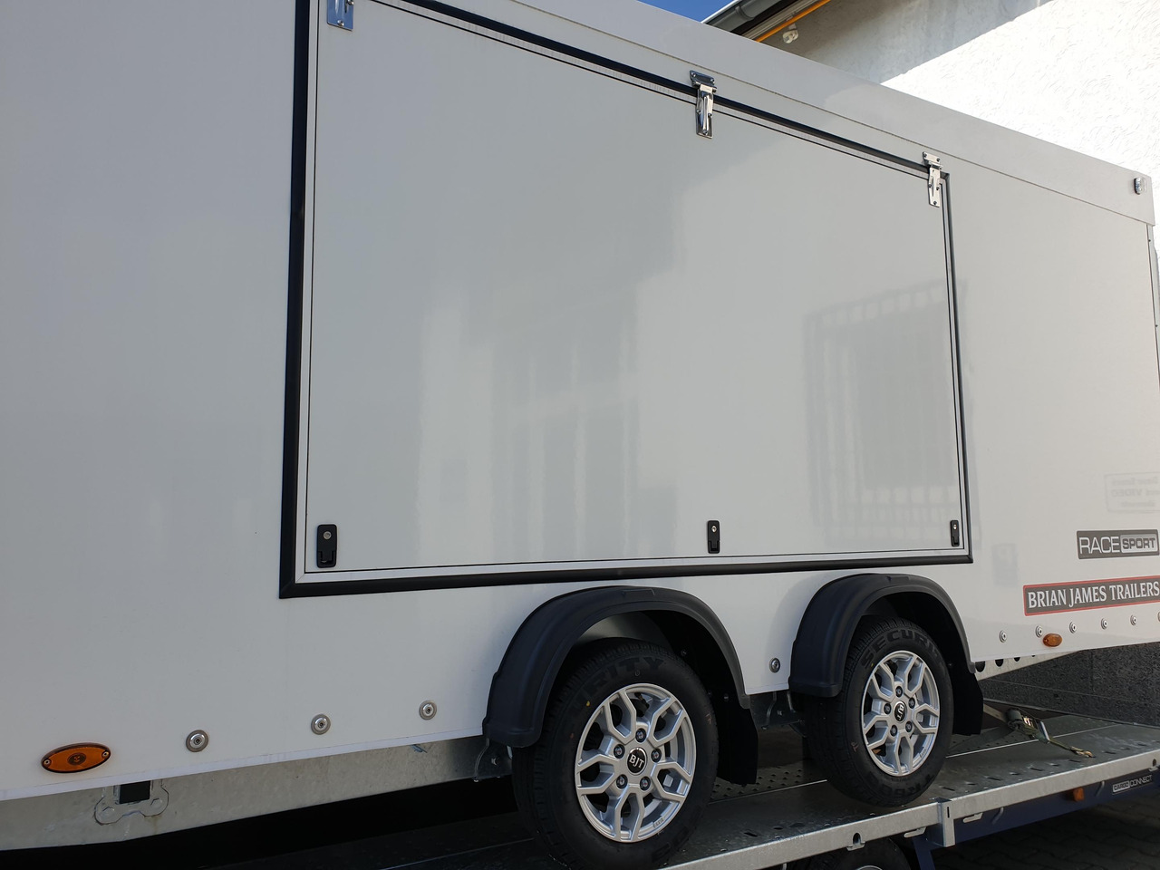 Race Sport Transporter 500x200x175cm Alufelgen silver 4x12" 3000kg Abverkauf - Reboque furgão: foto 4 Race Sport Transporter 500x200x175cm Alufelgen silver 4x12" 3000kg Abverkauf - Reboque furgão: foto 4