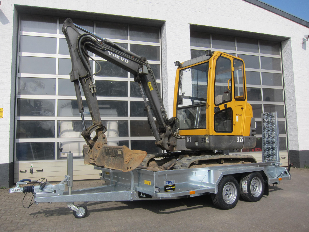 Saris Baggeranhänger Magnum Explorer 3000 V Rampen verschiebbar 3000kg Online Aktion - Reboque porta máquinas: foto 1 Saris Baggeranhänger Magnum Explorer 3000 V Rampen verschiebbar 3000kg Online Aktion - Reboque porta máquinas: foto 1