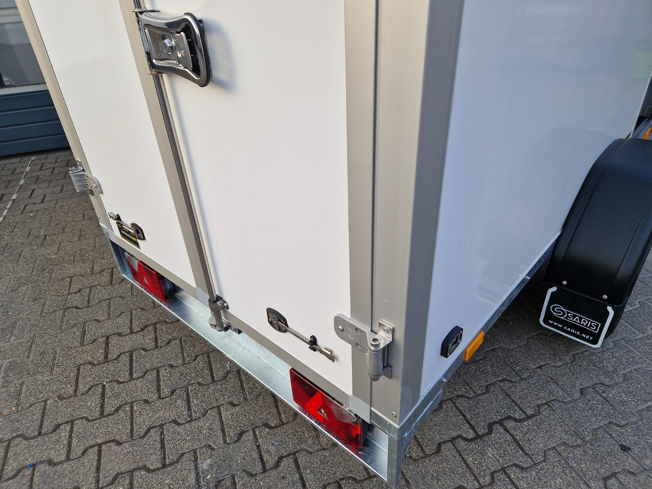 Reboque furgão Saris Koffer GO 256 134 1350 1 GFK weiß Seitentür (S) 1350kg Modell 2024: foto 12