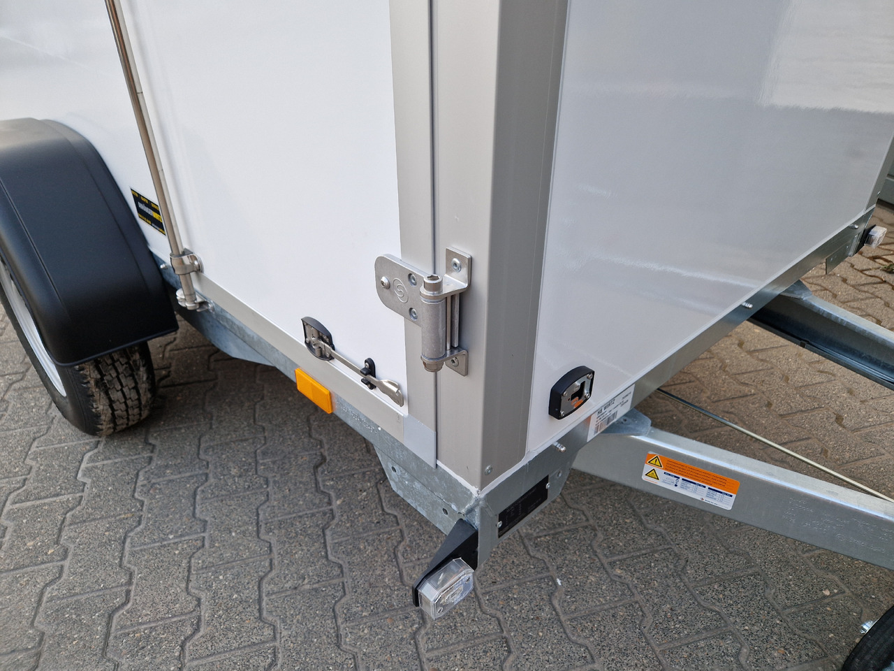 Reboque furgão Saris Koffer GO 256 134 1350 1 GFK weiß Seitentür (S) 1350kg Modell 2024: foto 13