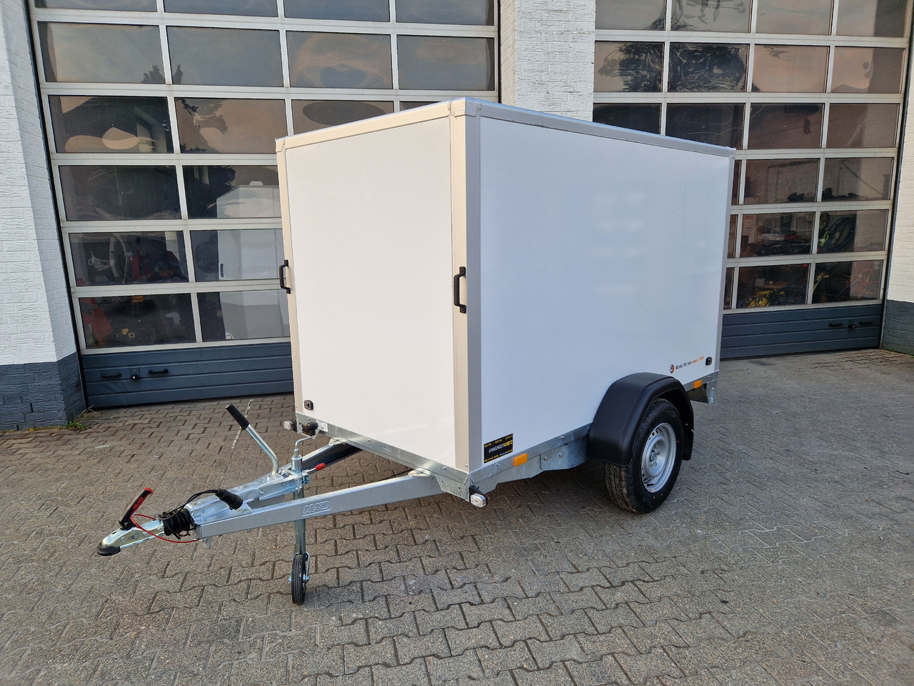 Reboque furgão Saris Koffer GO 256 134 1350 1 GFK weiß Seitentür (S) 1350kg Modell 2024: foto 15