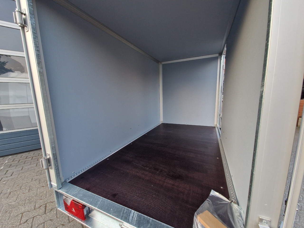 Reboque furgão Saris Koffer GO 256 134 1350 1 GFK weiß Seitentür (S) 1350kg Modell 2024: foto 6