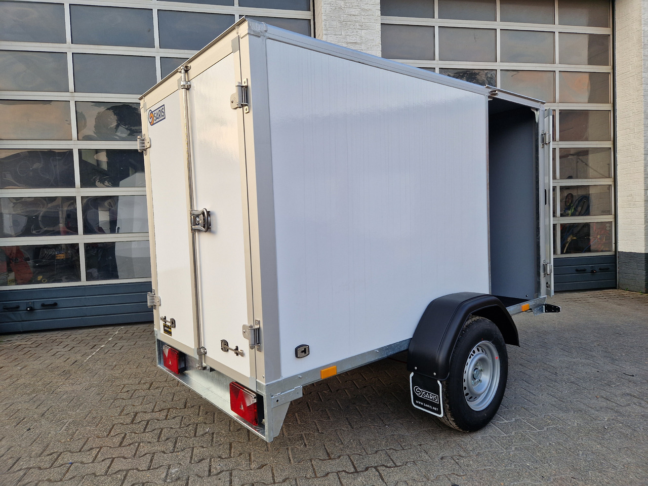 Reboque furgão Saris Koffer GO 256 134 1350 1 GFK weiß Seitentür (S) 1350kg Modell 2024: foto 10