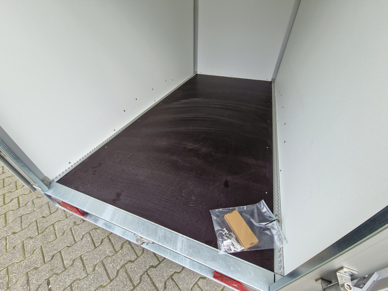 Reboque furgão Saris Koffer GO 306 154 180 2000 2 306x154x180cm GFK grau (M) 2000kg Modell 2023: foto 19