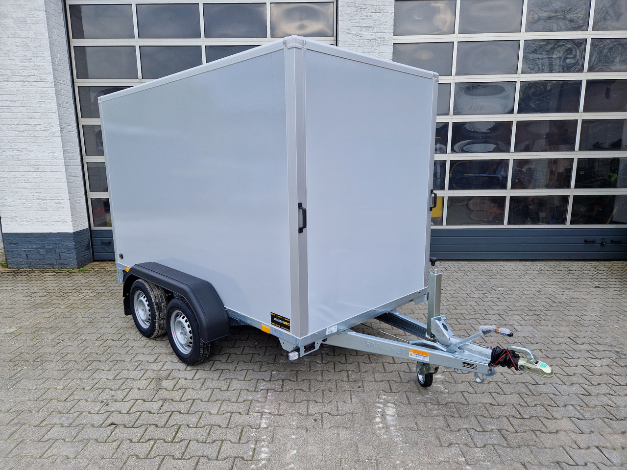 Saris Koffer GO 306 154 180 2700 2 306x154x180cm GFK grau (M) 2700kg Modell 2024 - Reboque furgão: foto 2 Saris Koffer GO 306 154 180 2700 2 306x154x180cm GFK grau (M) 2700kg Modell 2024 - Reboque furgão: foto 2