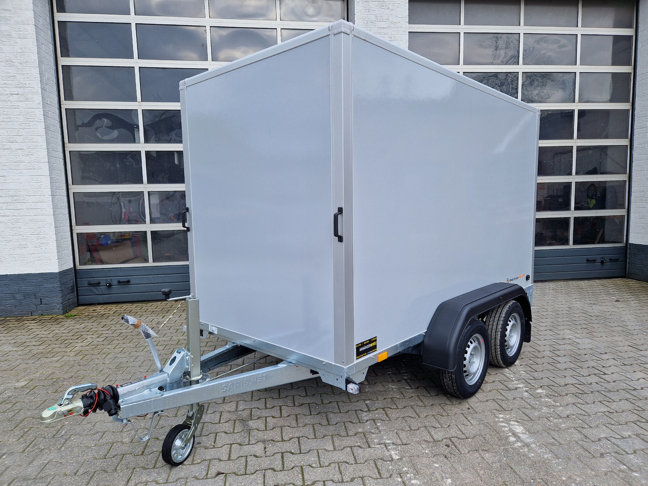 Saris Koffer GO 306 154 180 2700 2 306x154x180cm GFK grau (M) 2700kg Modell 2024 - Reboque furgão: foto 1 Saris Koffer GO 306 154 180 2700 2 306x154x180cm GFK grau (M) 2700kg Modell 2024 - Reboque furgão: foto 1