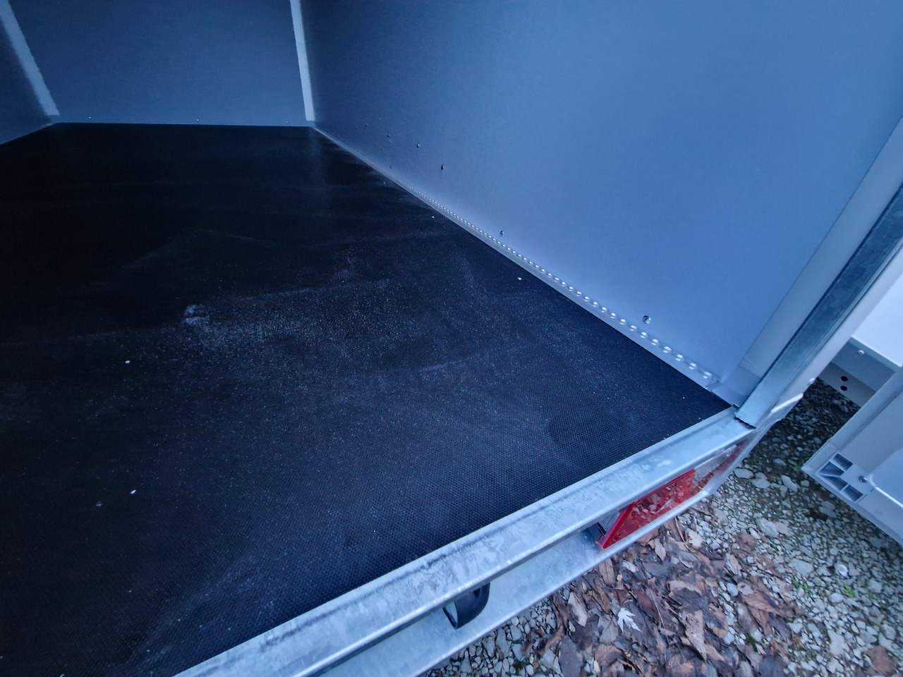 Saris Koffer GO 3506 169 180 2700 2 356x169x180cm weiss GFK (L) 2700kg Modell 2024 - Reboque furgão: foto 4 Saris Koffer GO 3506 169 180 2700 2 356x169x180cm weiss GFK (L) 2700kg Modell 2024 - Reboque furgão: foto 4