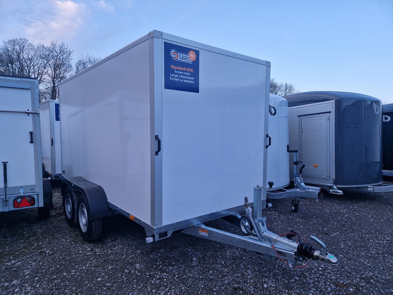 Saris Koffer GO 3506 169 180 2700 2 356x169x180cm weiss GFK (L) 2700kg Modell 2024 - Reboque furgão: foto 1 Saris Koffer GO 3506 169 180 2700 2 356x169x180cm weiss GFK (L) 2700kg Modell 2024 - Reboque furgão: foto 1