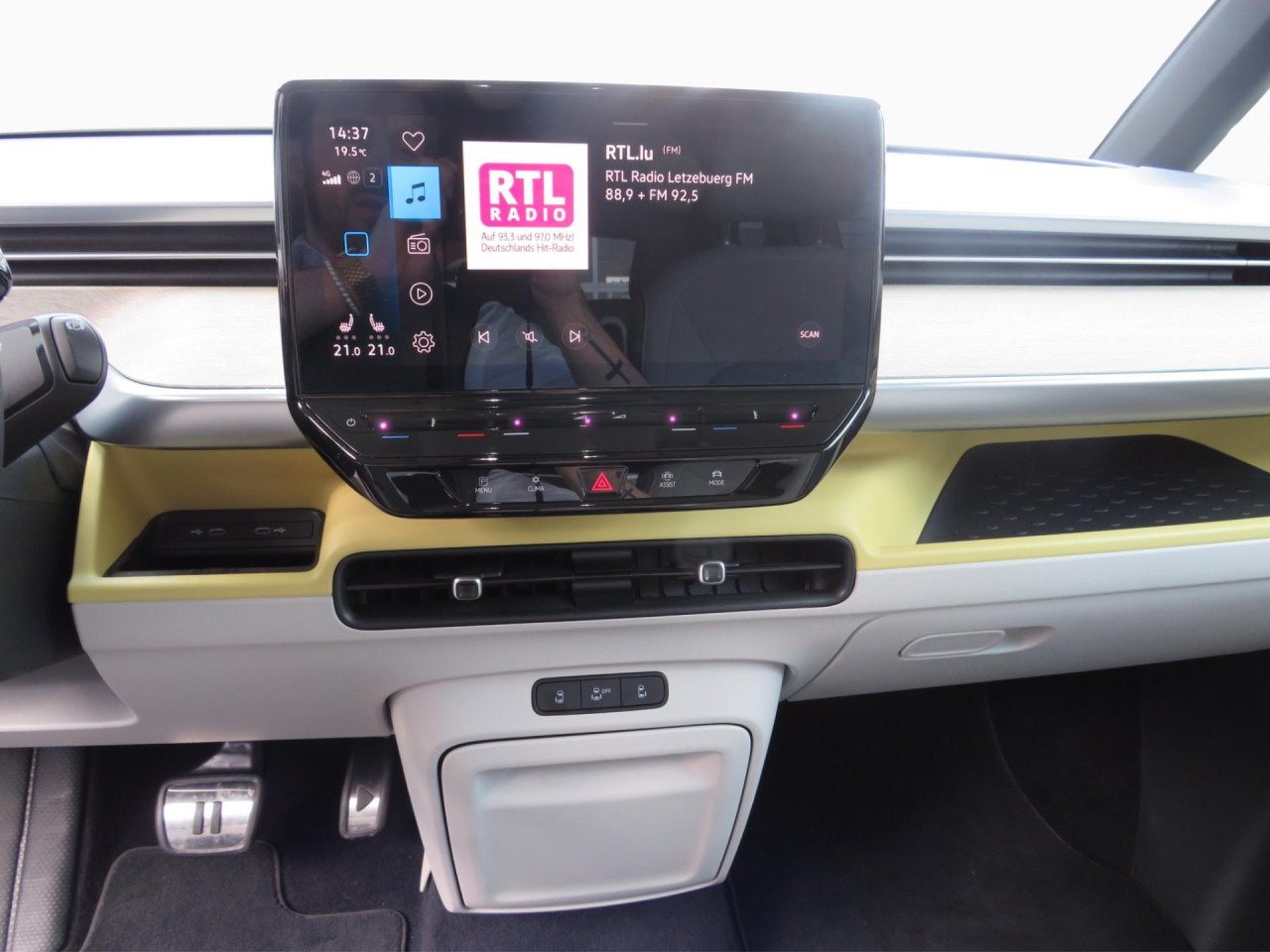 VOLKSWAGEN ID.Buzz Pro Design 150 kW Klima AHK Navi ZV - Automóvel: foto 3 VOLKSWAGEN ID.Buzz Pro Design 150 kW Klima AHK Navi ZV - Automóvel: foto 3