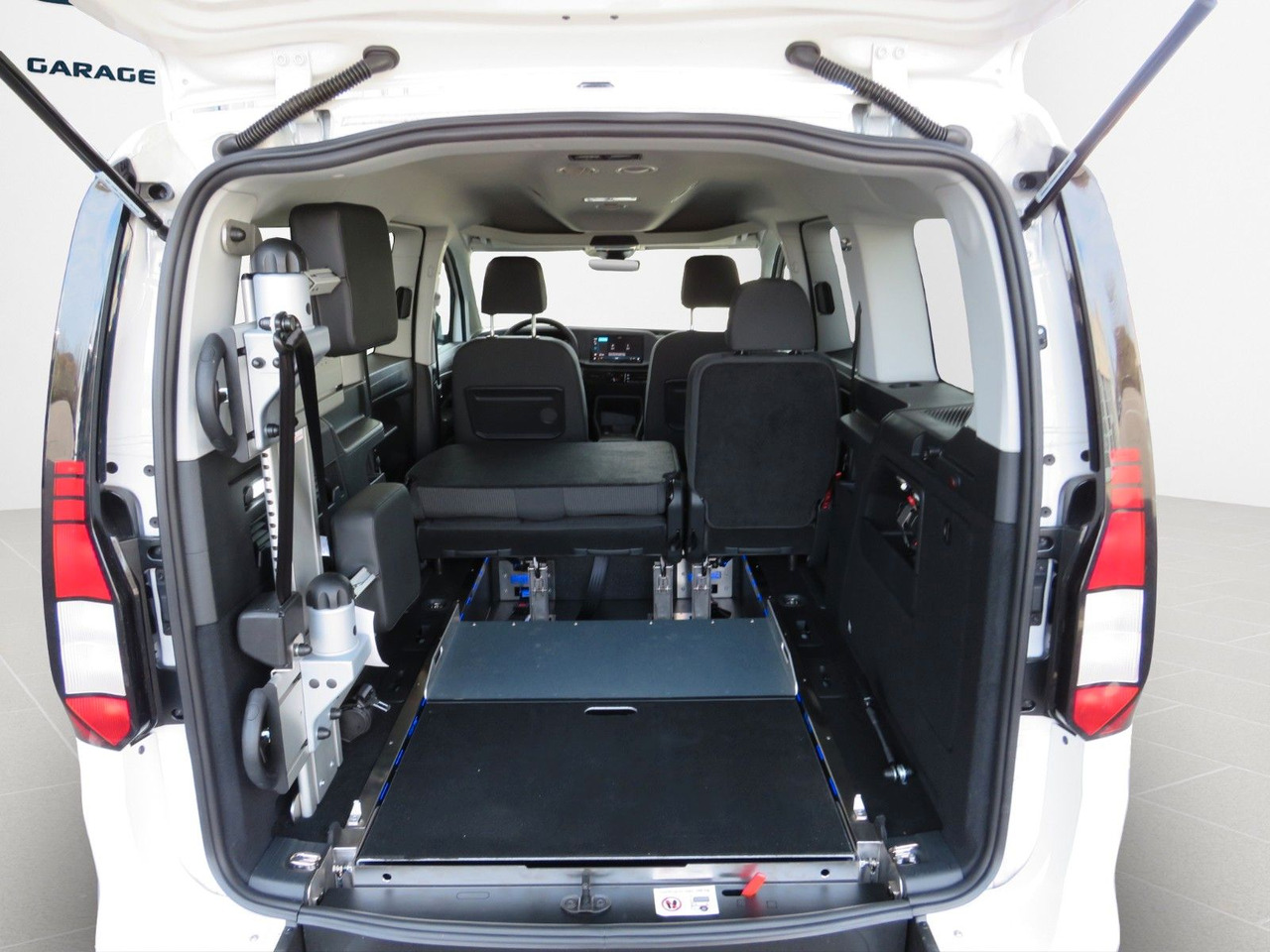 Automóvel Volkswagen Caddy Maxi Kombi 2.0 TDI Rollstuhl Taxirampe: foto 15