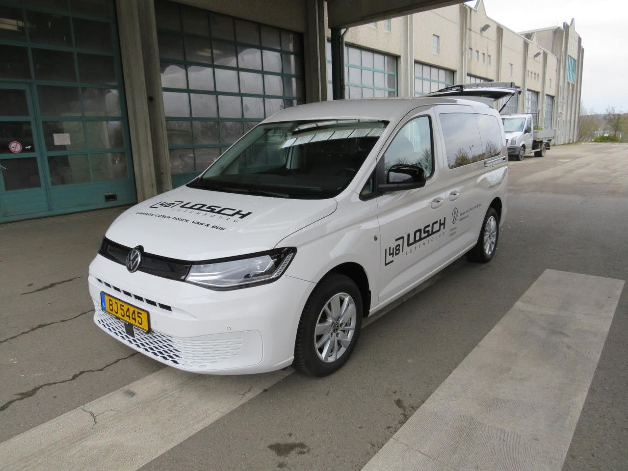 Volkswagen Caddy Maxi Kombi Rollstuhlumbau Taxirampe Navi - Automóvel: foto 2 Volkswagen Caddy Maxi Kombi Rollstuhlumbau Taxirampe Navi - Automóvel: foto 2