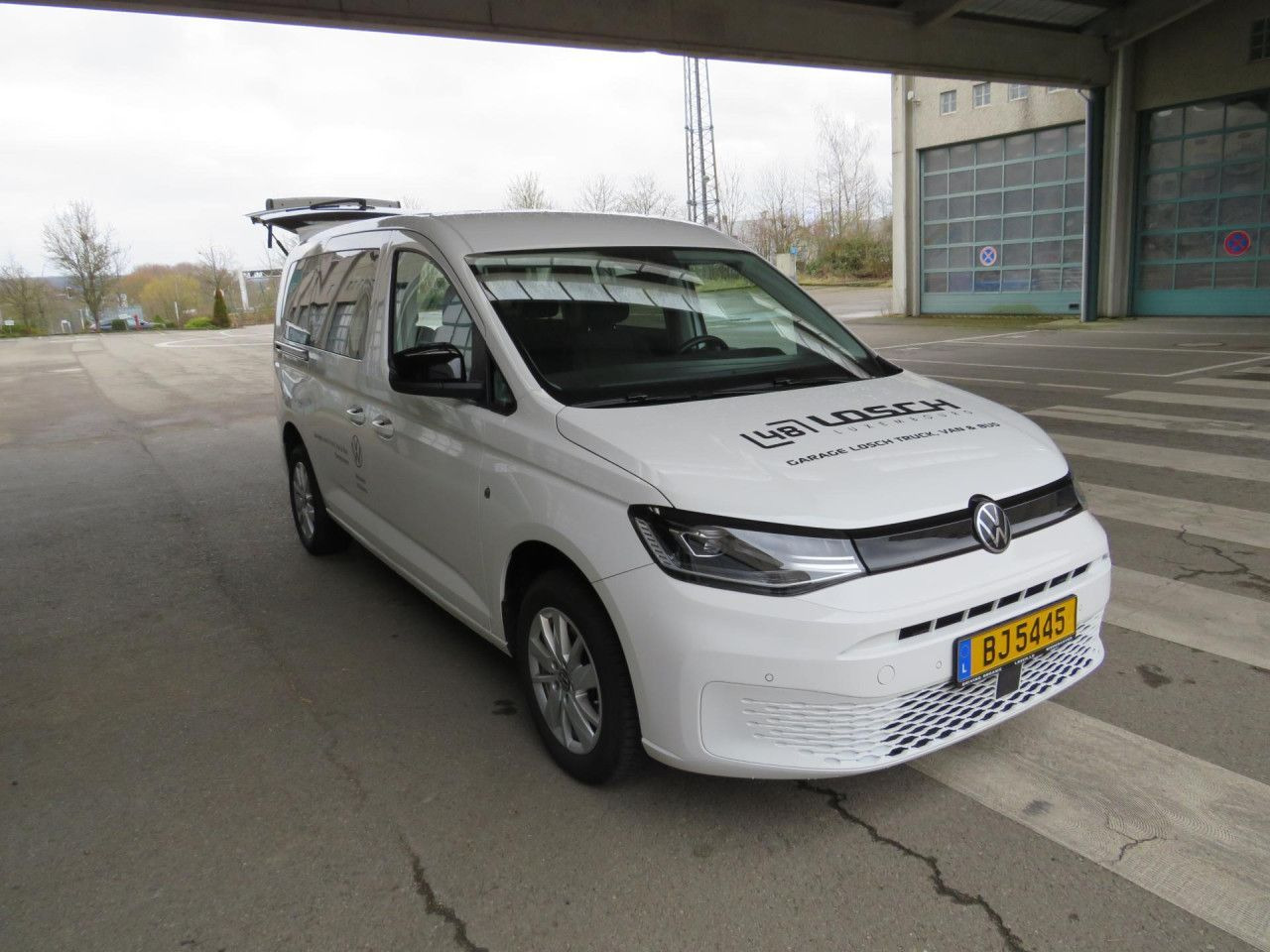 Volkswagen Caddy Maxi Kombi Rollstuhlumbau Taxirampe Navi - Automóvel: foto 5 Volkswagen Caddy Maxi Kombi Rollstuhlumbau Taxirampe Navi - Automóvel: foto 5